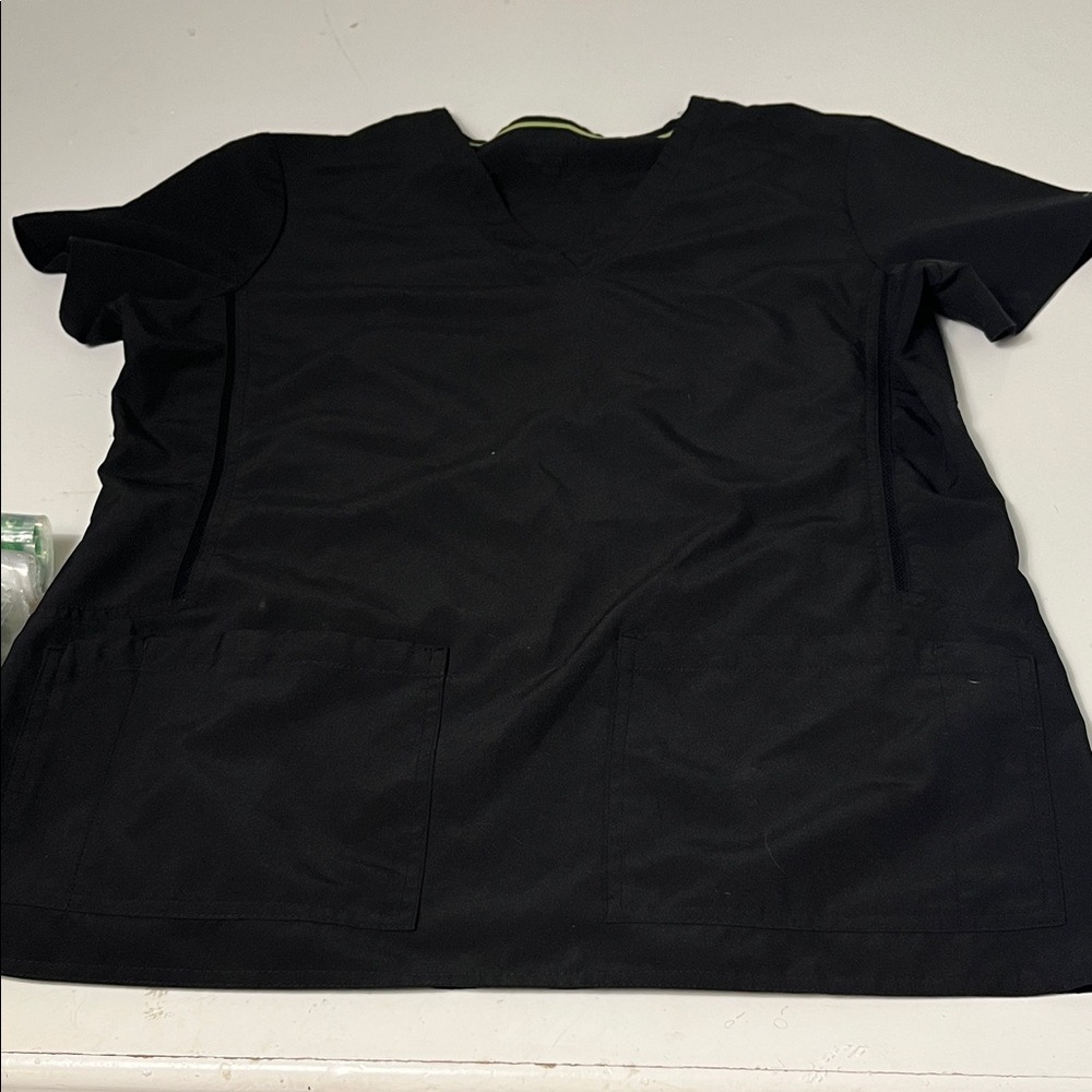 Activate by Med Couture Large Short Sleeve Black V Neck Double Pocket Scrub Top